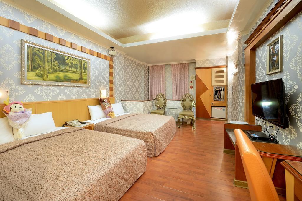 Holland Village Motel Tainan Exterior foto