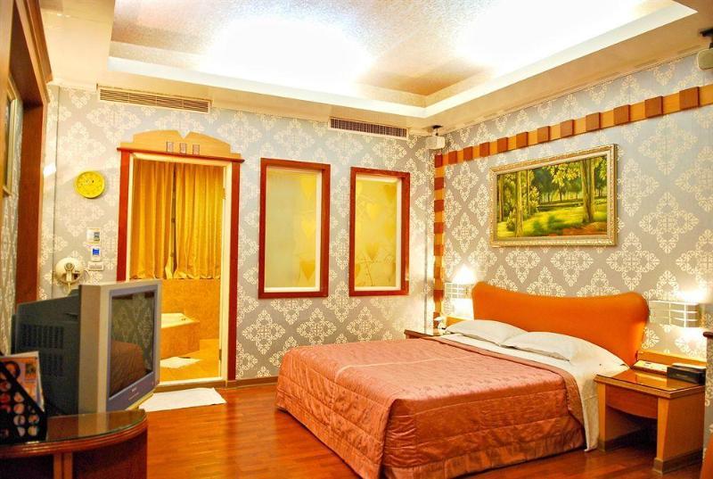 Holland Village Motel Tainan Exterior foto
