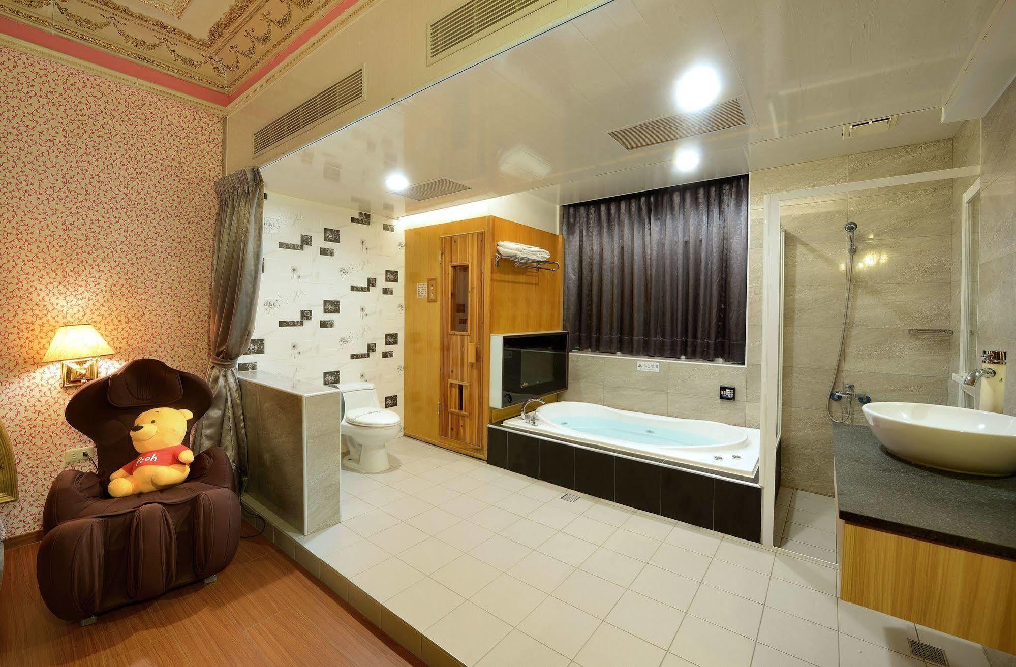 Holland Village Motel Tainan Exterior foto