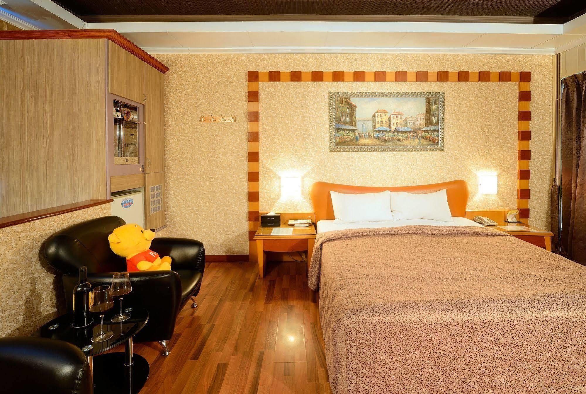 Holland Village Motel Tainan Exterior foto